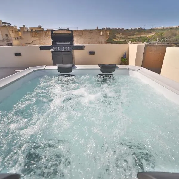 Hot Tub With View, Stylish 3BR, Heart of Ghajnsielem, מלון בGħajnsielem