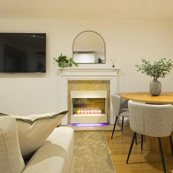 Newly Refurbished - 2 Bed Property - Sleeps upto 6, khách sạn ở Newton-le-Willows