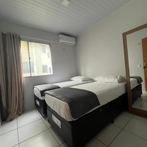 Apto completo com ar, Wi-Fi e garagem - Zona Leste - Foto 2