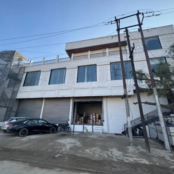 CNS Hotels, hotelli kohteessa Ghaziabad
