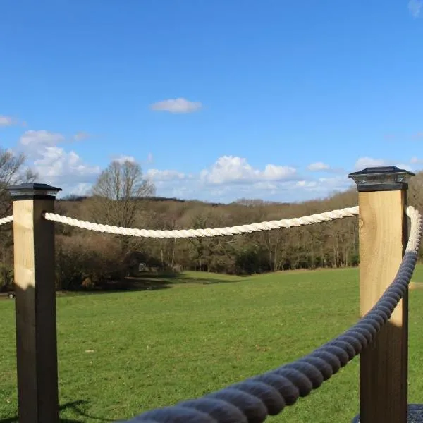 Spinney Wood Glamping, Willow Hut, hotel di Bewdley