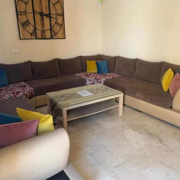 Apartamento nora, готель у місті Сеута
