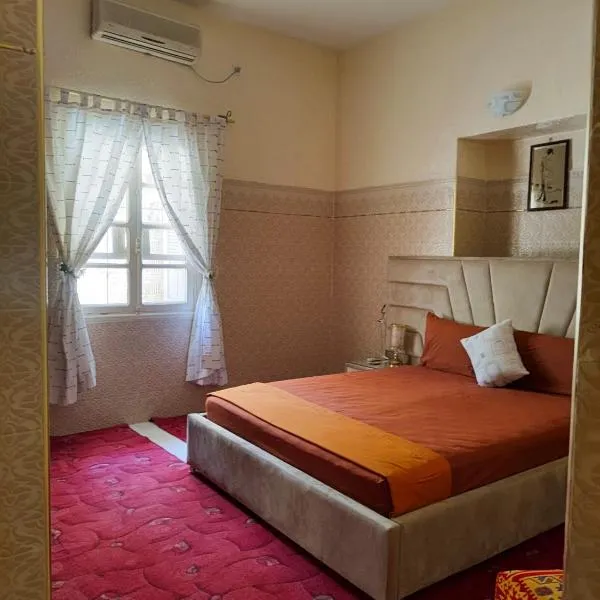 Sunny Villa in Erfoud City Centre - Terrace & Garden, Fast WiFi & Free Parking Included-Your Gateway to Merzouga Dunes, khách sạn ở Erfoud