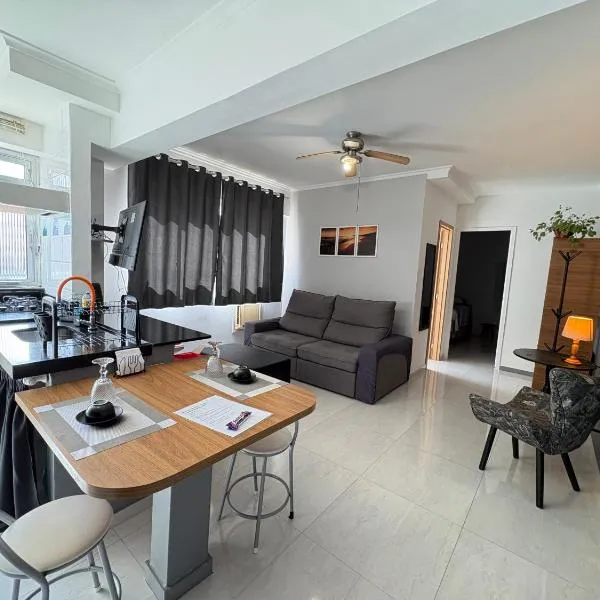 Apartamento aconchegante Praia do Tombo, hotel in Guarujá
