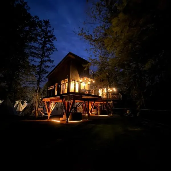 Apartamenty wśród drzew River Park Zator SPA JACUZZI, viešbutis mieste Zator