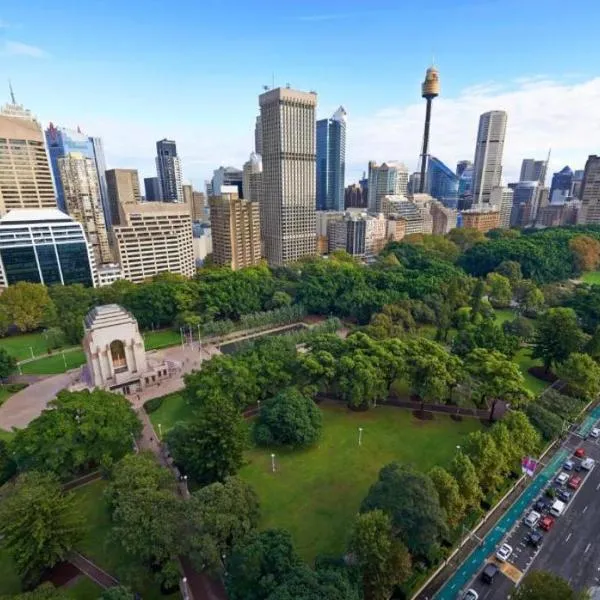 ELEGANT 2BR min walk to CBD, HYDE PARK & OXFORD ST, hotel din Sydney