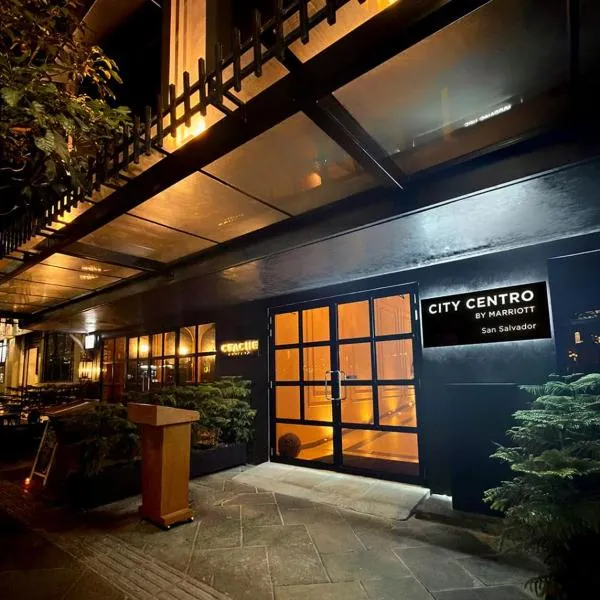 Viesnīca City Centro by Marriott San Salvador pilsētā Sansalvadora