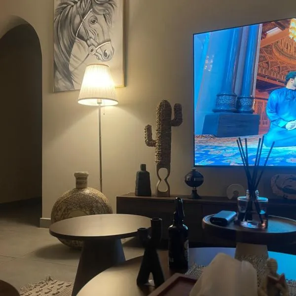 شقه فاخرة بغرفتين نوم وصالة وسطح خاص, hotelli Jeddassa