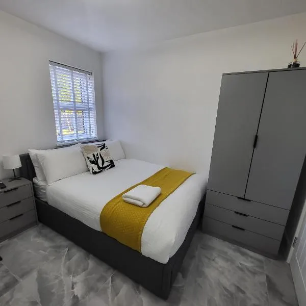 Modern Ensuite Room in Andover, Hampshire, hotell i Andover