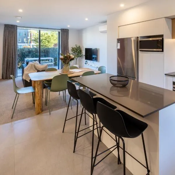 Spacious CBD Family Townhouse - Stadium and Parking, hotel in Christchurch