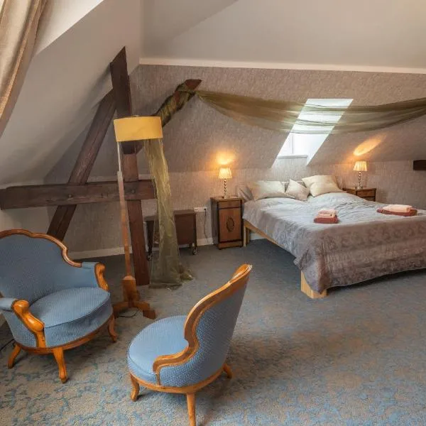 Zbirožský dvůr, hotel i Zbiroh