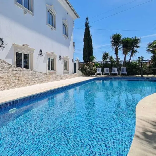 Silver Coast Pool & Resort Villas, hotell i Arnal