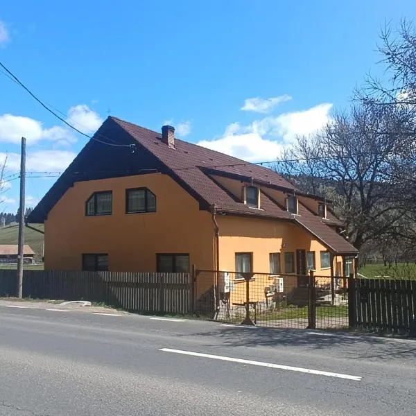 Karacsony Guest House, hotel u gradu 'Lunca de Sus'