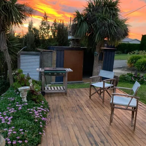 Beach Escape with Stunning Ocean Views & Sunsets, hotelli kohteessa Kakanui