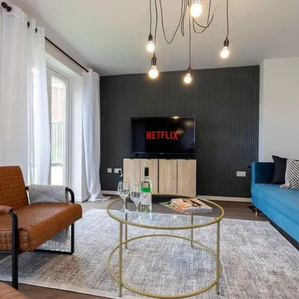 Spacious 3BR Durham Home Contractor Friendly, hotel en Durham