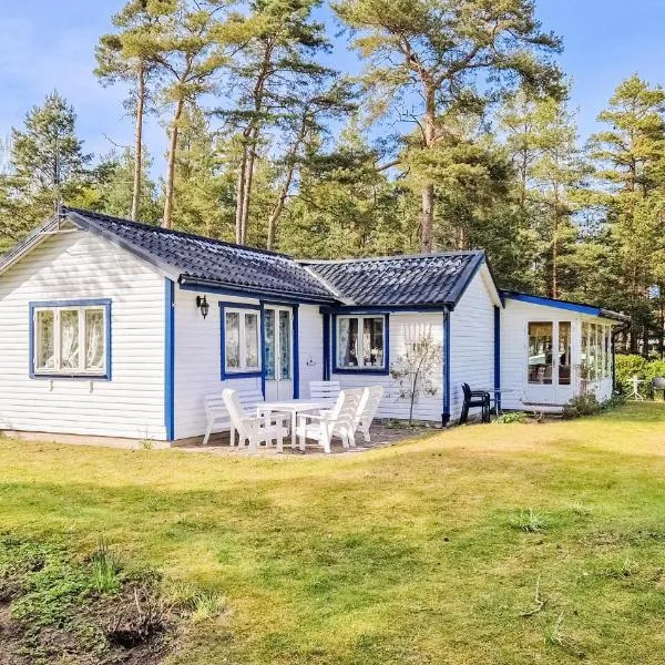 1 Bedroom Cozy Home In Åhus، فندق في آهوس