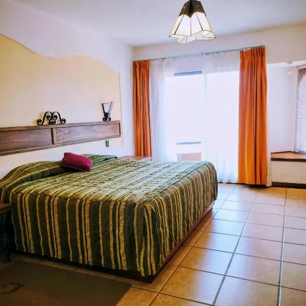 Turinjandi, hotel en Zirahuén