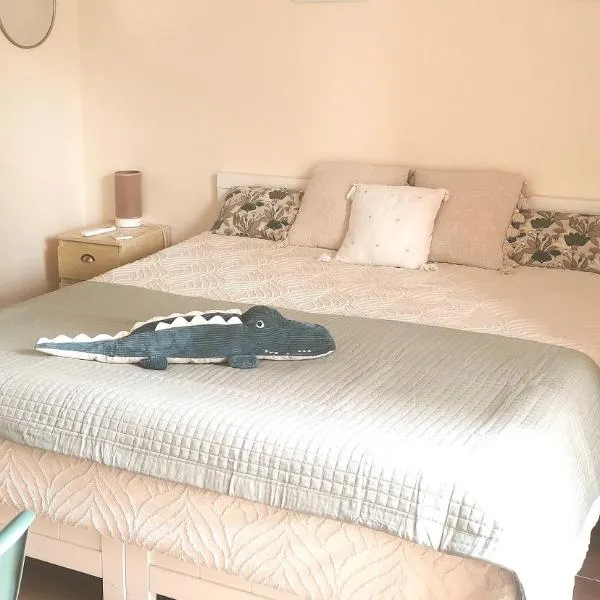 Nîmes les pins studio parking privé extérieur, hotel a Nîmes