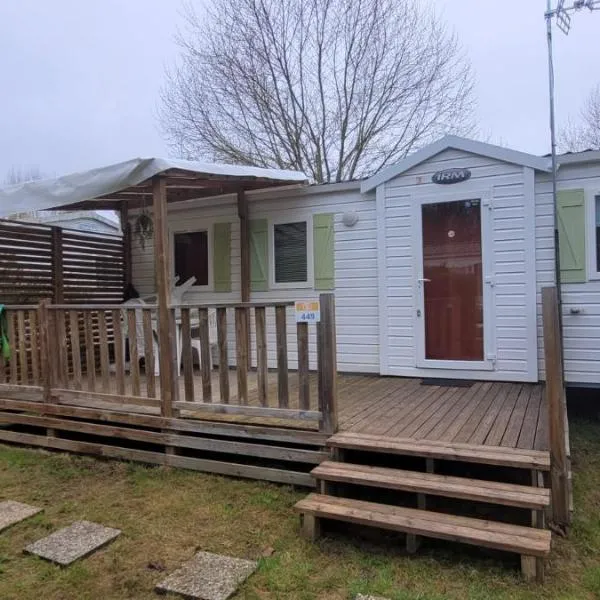 Bungalow cosy Oasis Tropic'Nature pour 6 pers - lac - Camping 3 étoiles, hotel in Ivry-la-Bataille