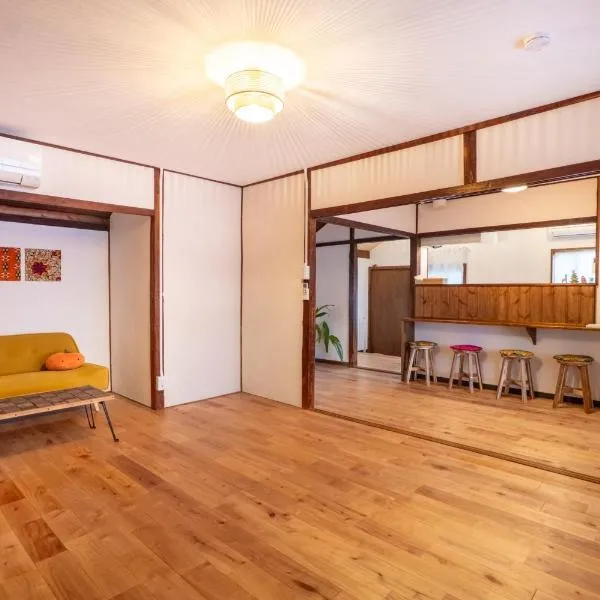 離島の宿 Nawanawa Backpackers, hotel em Matsuyama