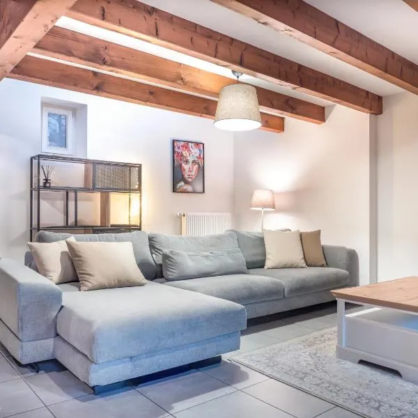 Appartement alsacien lumineux dans un corps de ferme rénové, avec balcon sur les vignes, 2 chambres Queen et parking privé, hotel a Marlenheim