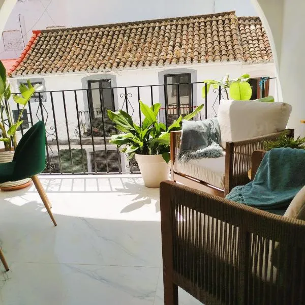 Impressive apartment with 3 bedrooms metres from the beach, hotel a Estepona