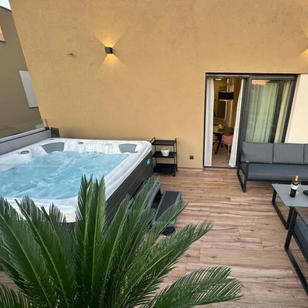 Apartment EMMA Ciel with jacuzzi and sauna, hotel sa Zagreb