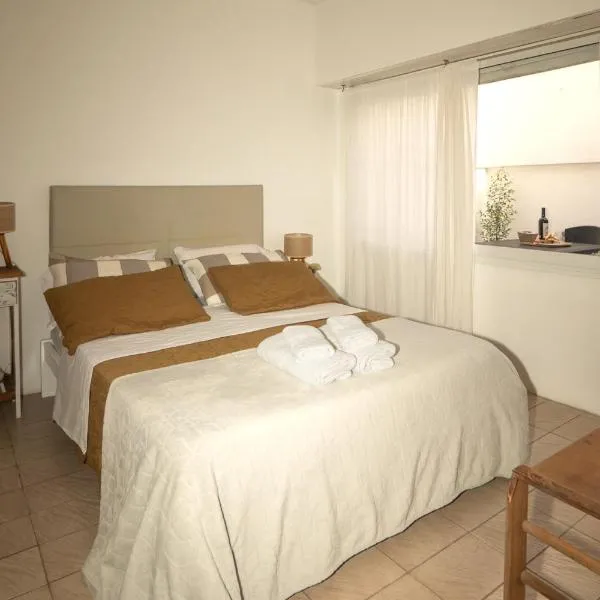 Departamento Completo en Martínez San Isidro Parking Gratis Patio y Ubicación 10 Cerca de los mejores Eventos Buenos Aires, hotel v destinácii Martínez