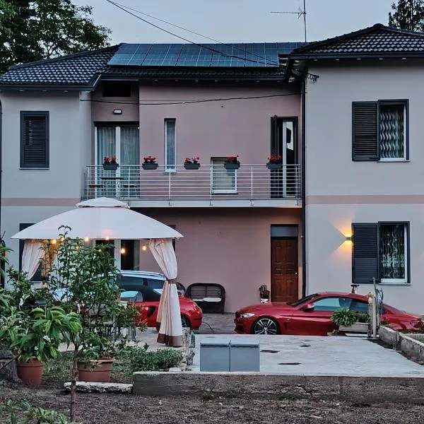 Holiday Home Varese- Family & Group stay with private parking, hotel a Varese