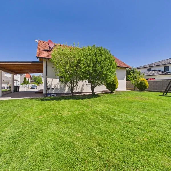 Villa Barte nähe Outlet Parndorf، فندق في Pachfurth