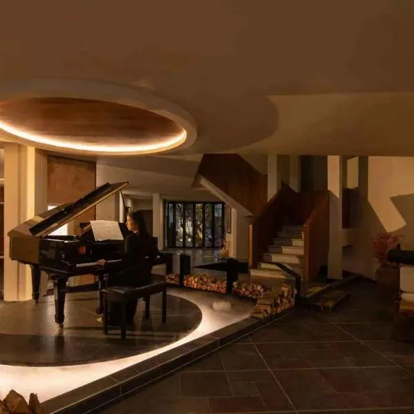 Shangri-La's Three Seasons Resort & Hotel โรงแรมในแชงกรีลา