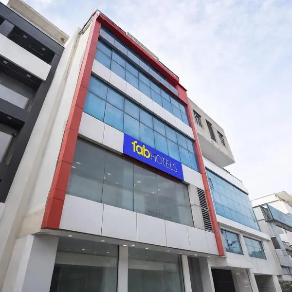 FabHotel Samarth Residency By the Arrow, hotel a Nova Delhi