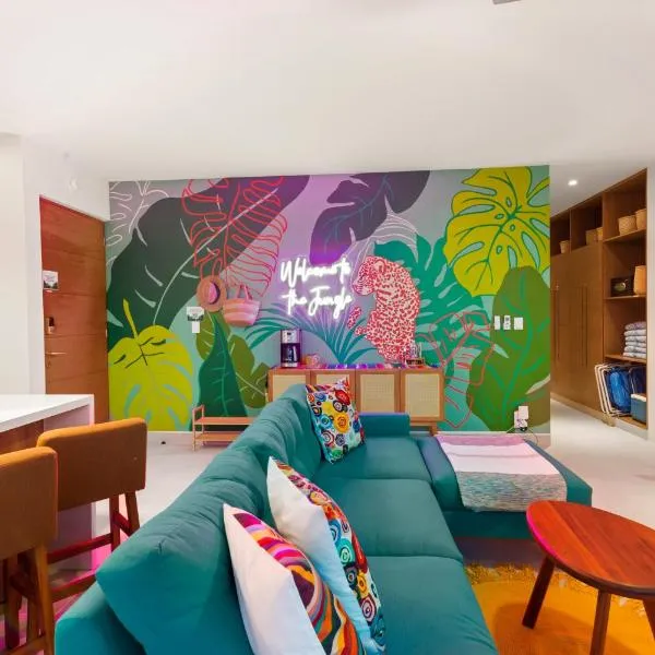 3 bedroom luxury condo next to beach & pools, ac and internet, hotelli kohteessa Akumal