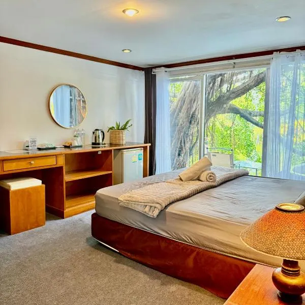 Ban Mali Cafe & Riverside Stay, hotel in Ban Chang