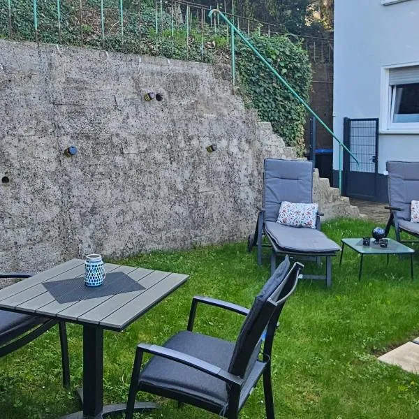 Viesnīca FeWo Elya mit Garten, Wellness, Shopping, Auszeit pilsētā Bādminsteraifela