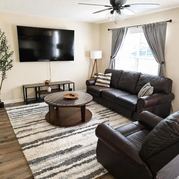 Spacious 3BR Retreat Perfect for Groups Near Downtown, hotel u gradu Rali