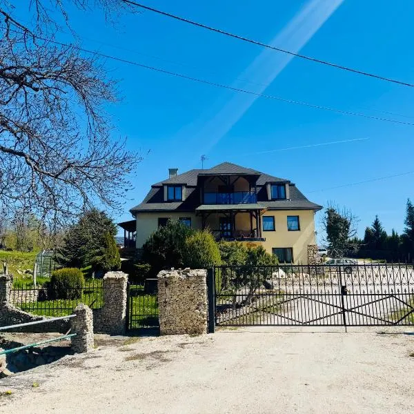 Agroturystyka Leszczynowy Dworek, Hotel in Ponikwa