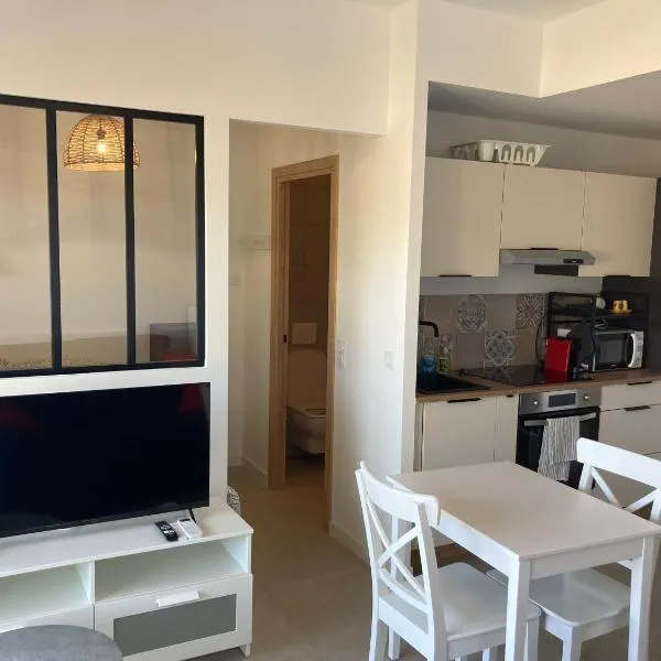 Studio vue Mer centre-ville Bastia, hotel v destinaci Bastia