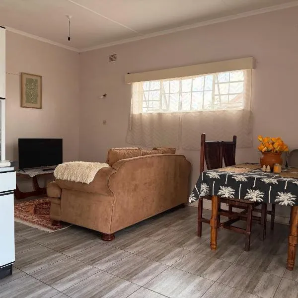 Cottage Near RG Mugabe Airport, hotel in Harare