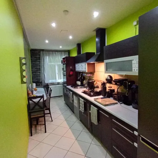 APARTAMENT VENGE -CAŁE MIESZKANIE 46m2 NA WYŁĄCZNOŚĆ - Z JEDNĄ SYPIALNIĄ I JEDNYM SYPIALNO-SALONEM -3 PIĘTRO BEZ WINDY- REZERWACJA BEZ KARTY KREDYTOWEJ-KLIMATYZACJA-NETFLIX-2 ŁÓŻECZKA DZIECIĘCE, BEZPŁATNY PARKING PUBLICZNY NA MONITOROWANYM PODWÓRZU, hotel i Wrocław
