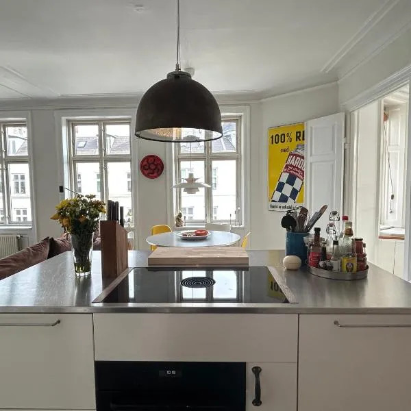 Bright apartment in central Copenhagen، فندق في كوبنهاغن