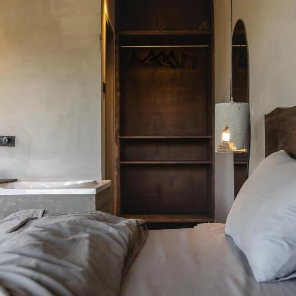 Exstacy bathtub rooms and cafe, Hotel in Mukteswar