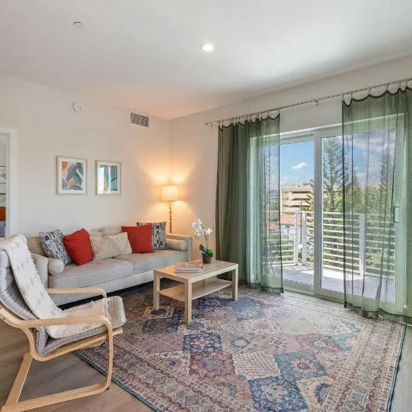 NEW Modern Condo FREE Parking & High Speed Wifi, Hotel in Hollywood