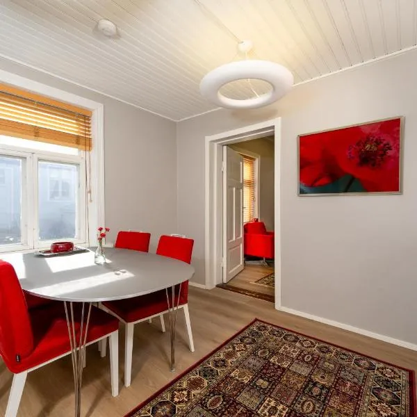 Tyylikäs remontoitu historiallinen kartanotalo, khách sạn ở Oulu