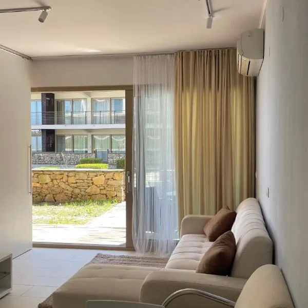 Apartment with Sea View in Yoo Bulgaria, Obzor, khách sạn ở Obzor