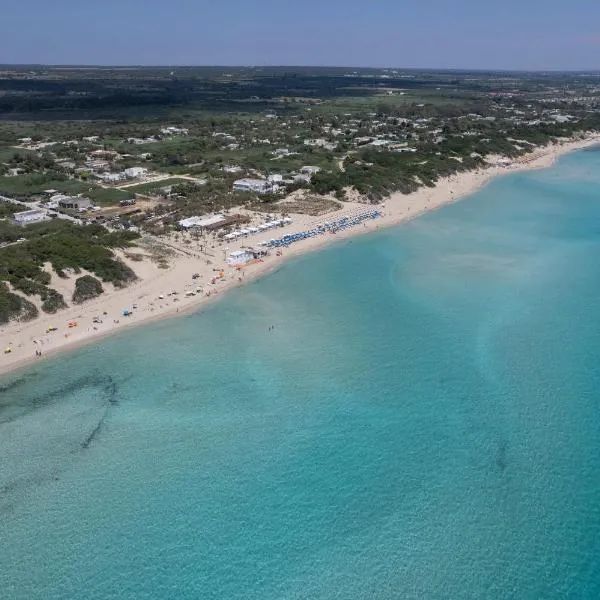 Villetta Mare Azzurro con Piscina a 230 mt dalla spiaggia di Punta Prosciutto, hotel u gradu Punta Prošuto