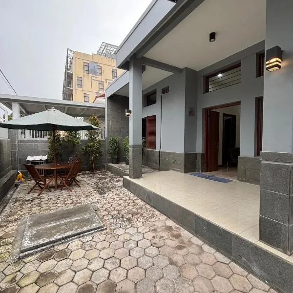 Base Seven Hostel, hotel i Bandung
