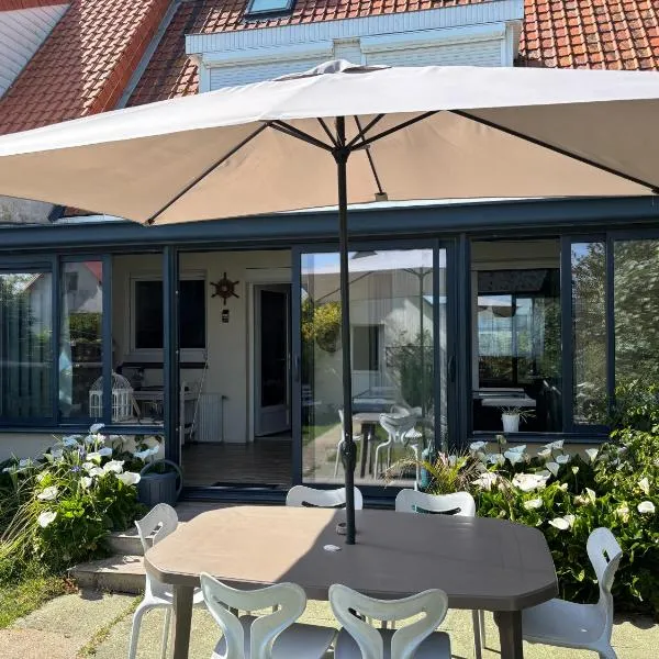 Maison Cléopâtre 4 minutes à pied de la plage 3 chambres véranda jardin parking privé, viešbutis mieste Vimrė