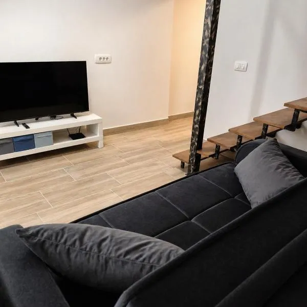 Apartment Nero, hotel in Izola