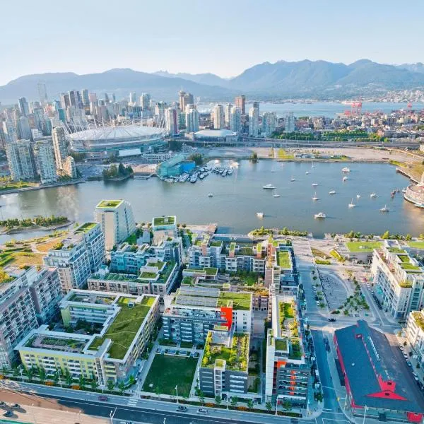 Modern 2 bedroom condo with AC in Olympic Village, hotel a Vancouver